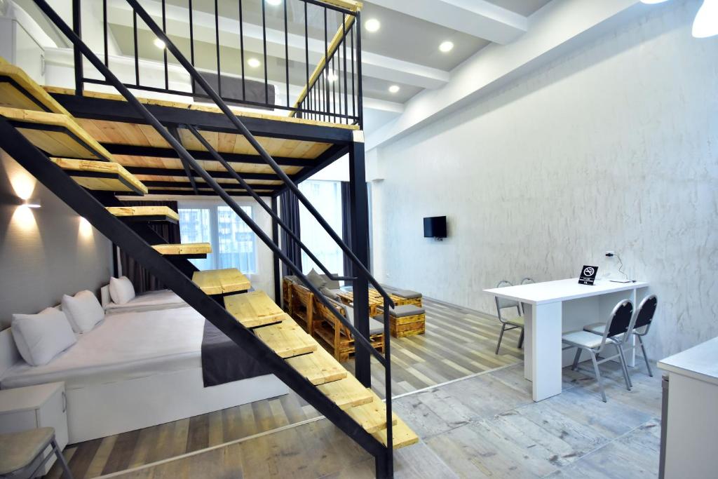 LIBERECO room 6